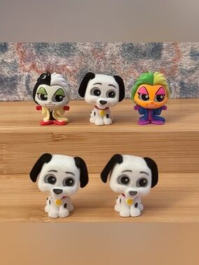 Disney Doorables 101 DALMATIANS CRUELLA DE VIL FLOCKED PONGO
